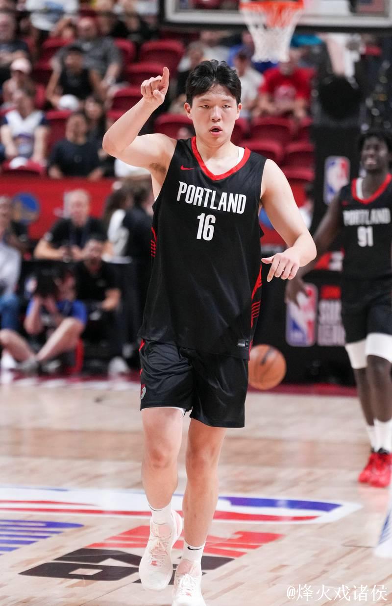 杨瀚森出战10分钟献1助攻 开拓者胜独行侠