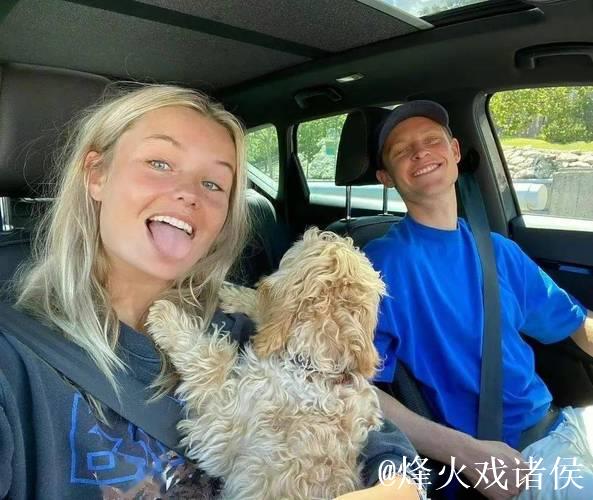 佩德里与女友合影引热议 佩德里与女友合影引热议